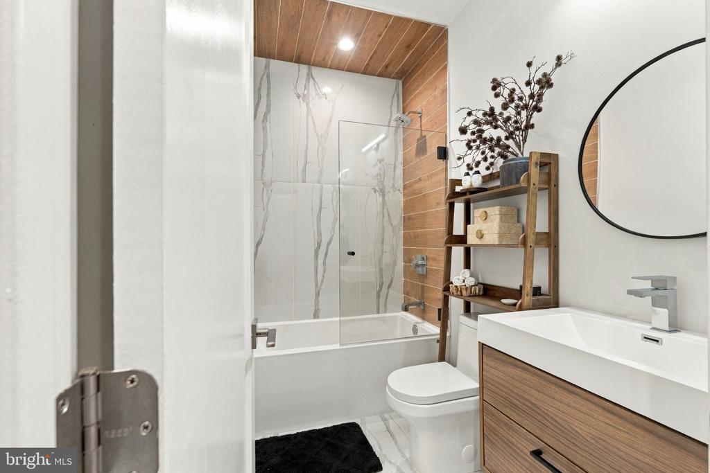 1618 GERMANTOWN AVENUE Unit: B