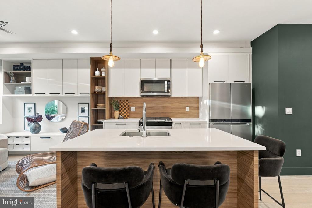 1618 GERMANTOWN AVENUE Unit: B