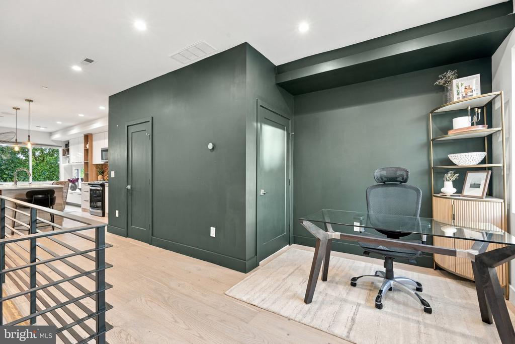 1618 GERMANTOWN AVENUE Unit: B