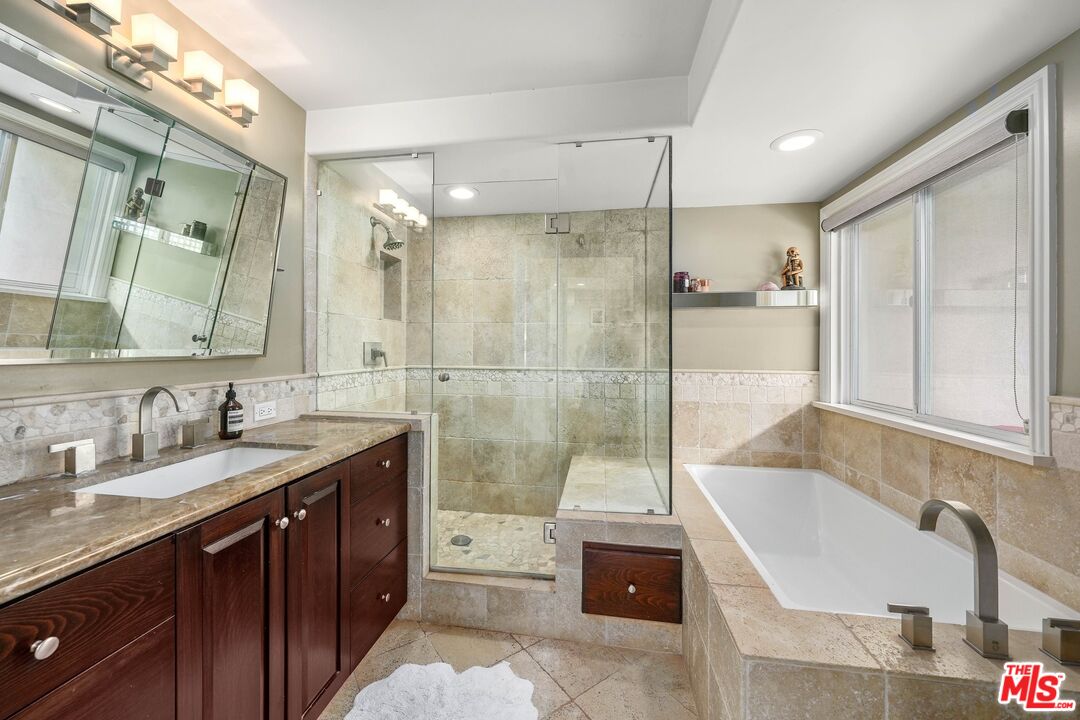933 15th St Unit: C