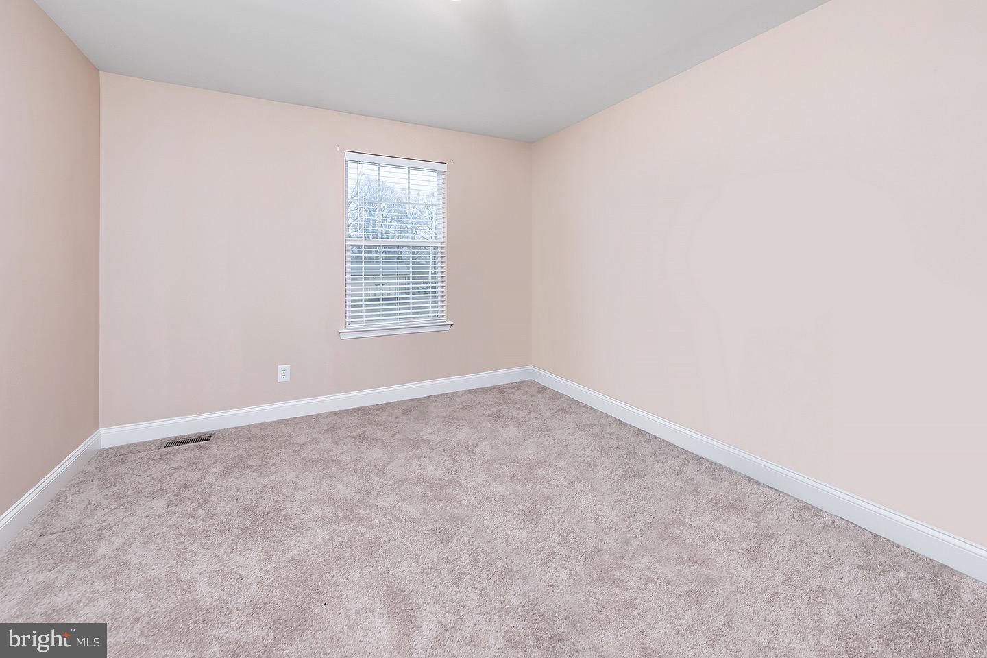 40 Chestnut Hill Ct