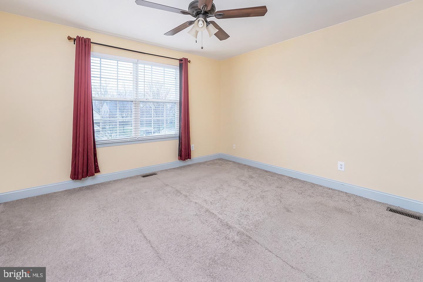 40 Chestnut Hill Ct