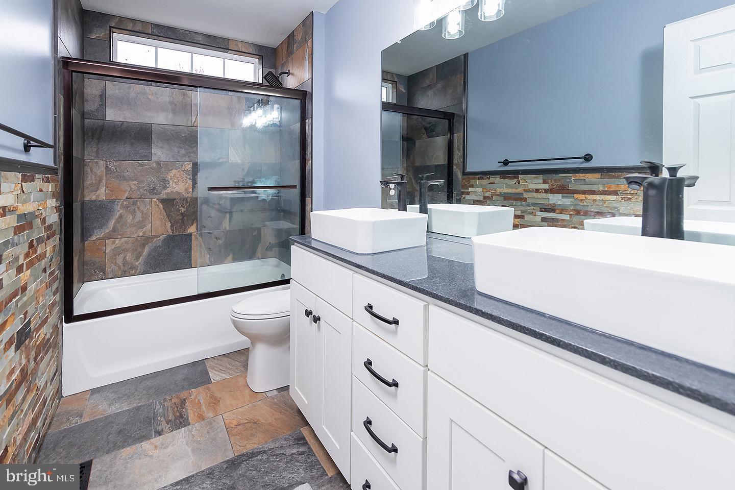 40 Chestnut Hill Ct