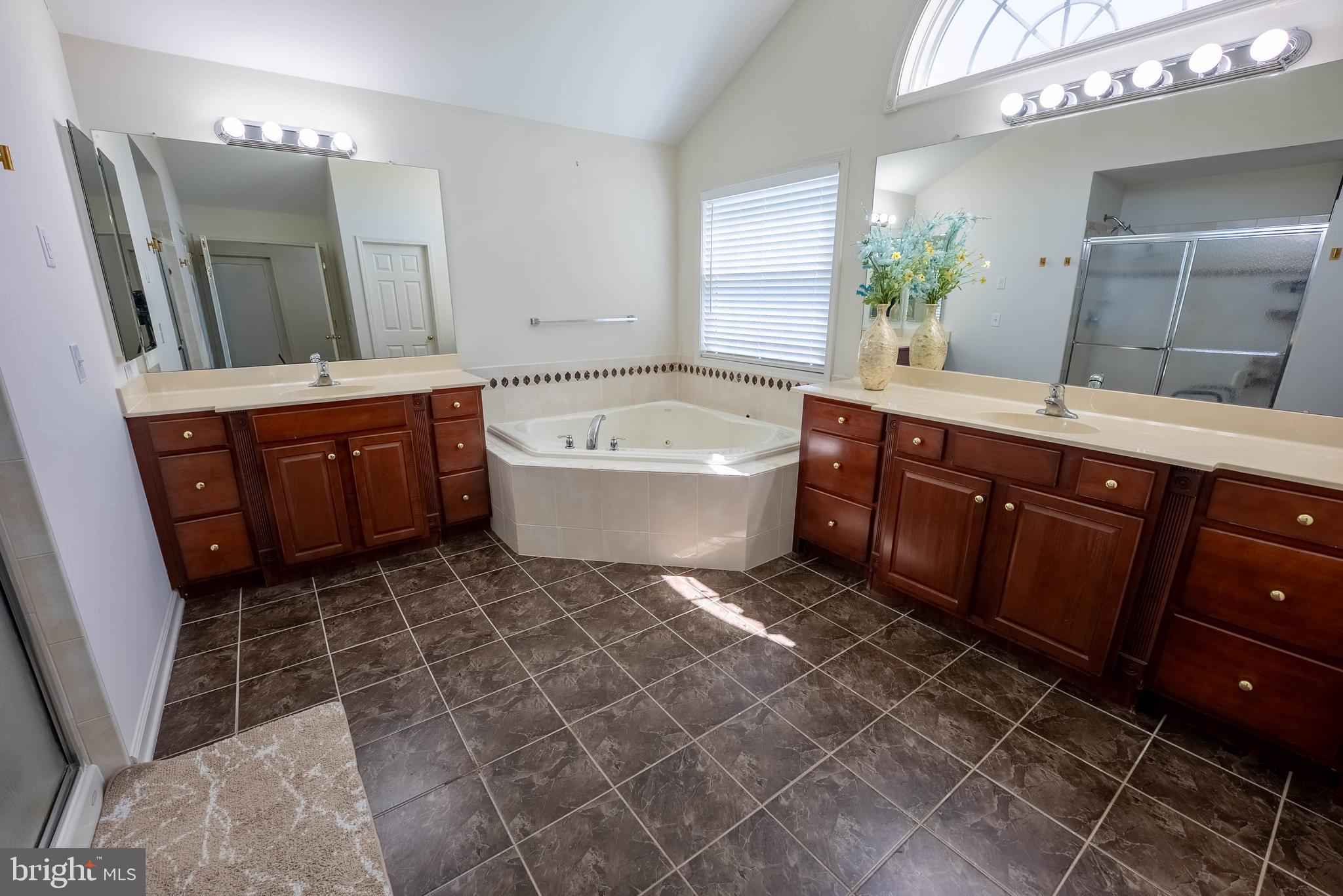 516 RACHEL DR