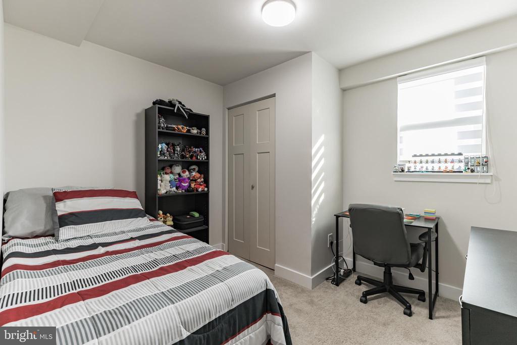 2301 LAMINGTON CT