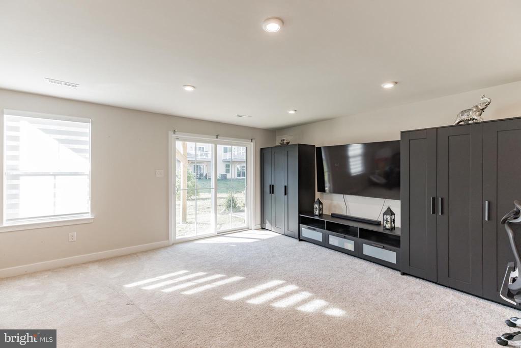 2301 LAMINGTON CT