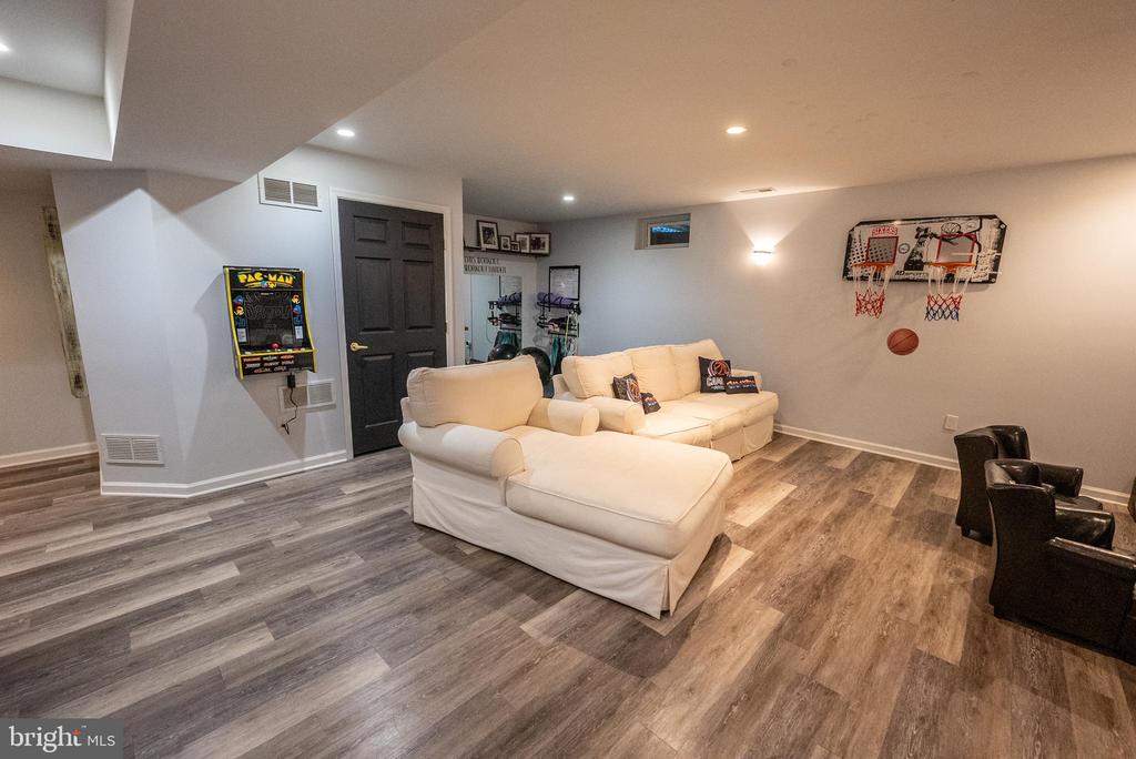 54 Lilly Dr
