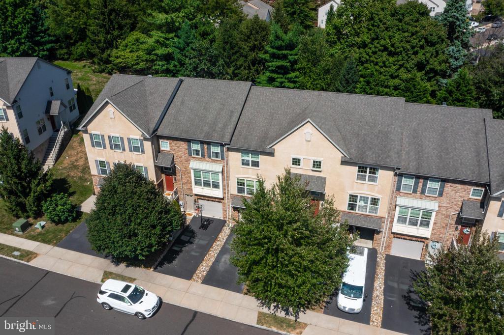 54 Lilly Dr