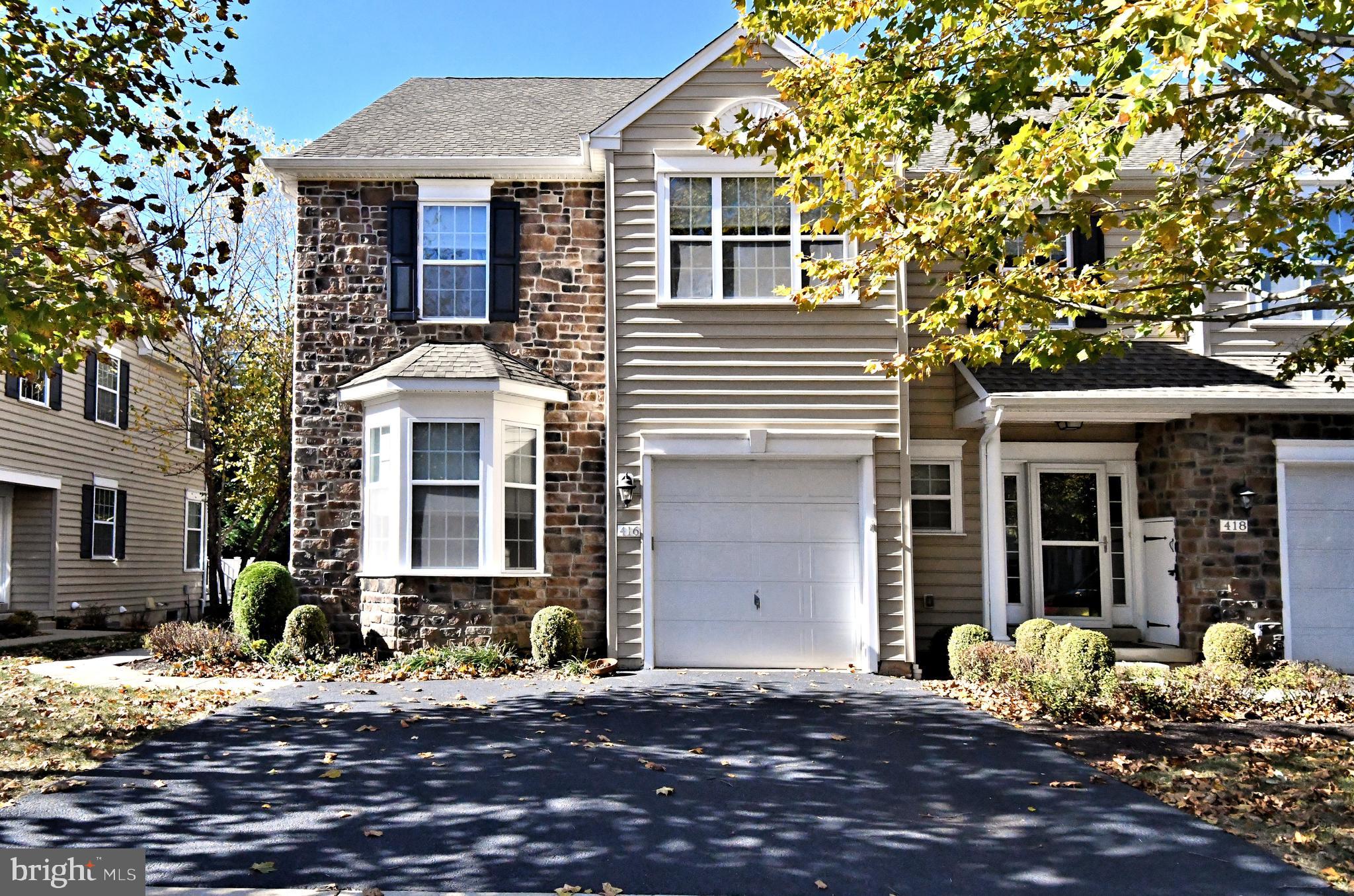 416 Oxford Ln