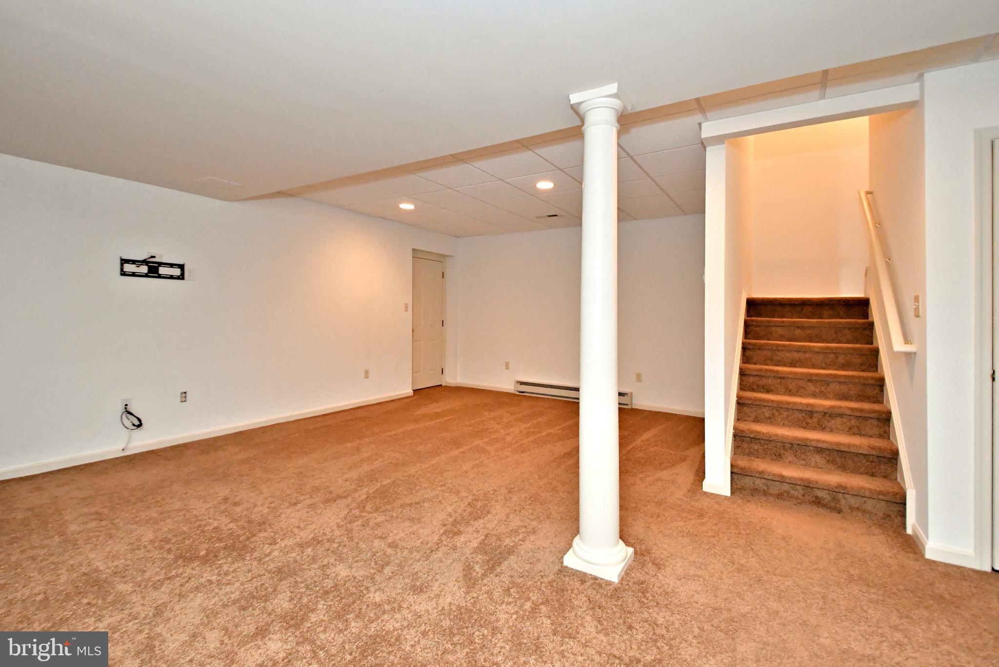 416 Oxford Ln