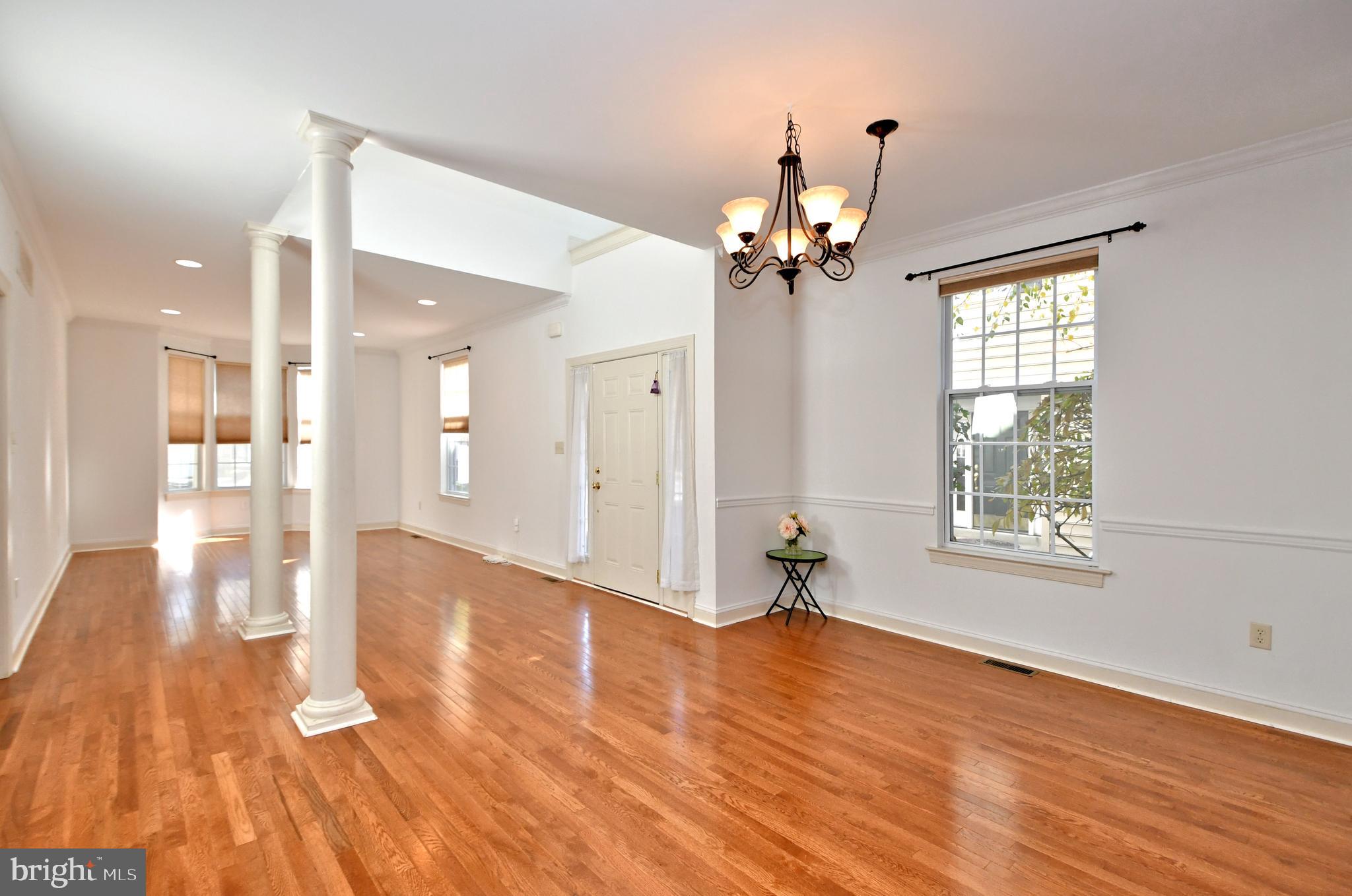 416 Oxford Ln