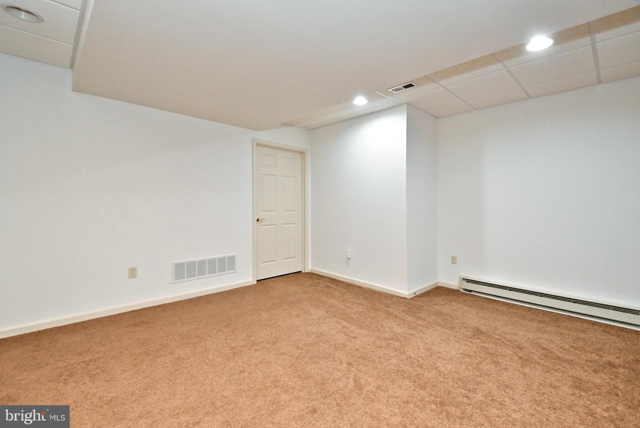 416 Oxford Ln