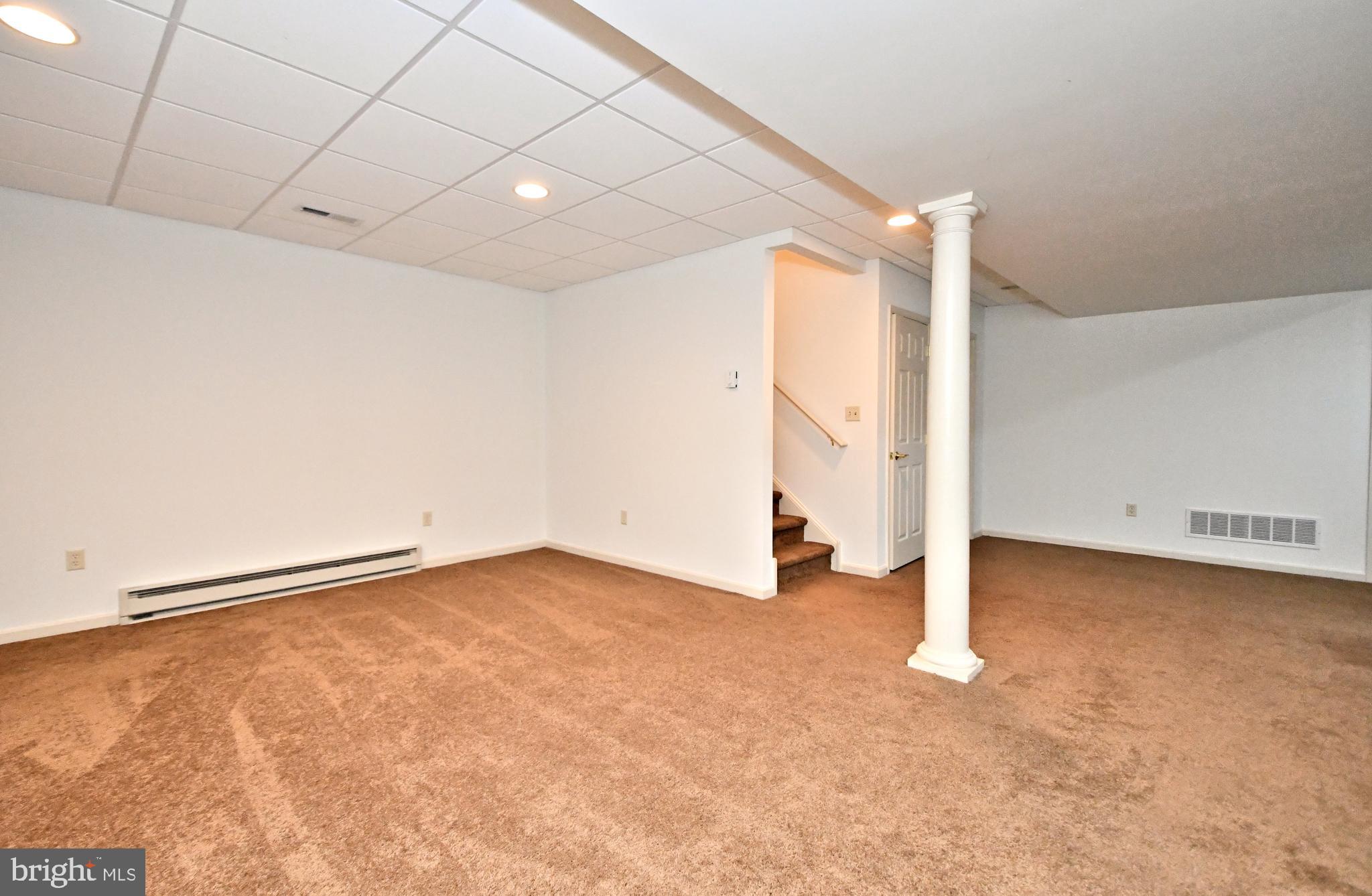 416 Oxford Ln