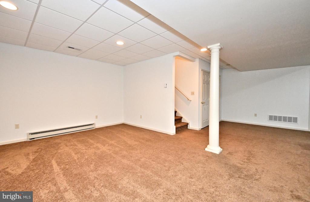416 Oxford Ln