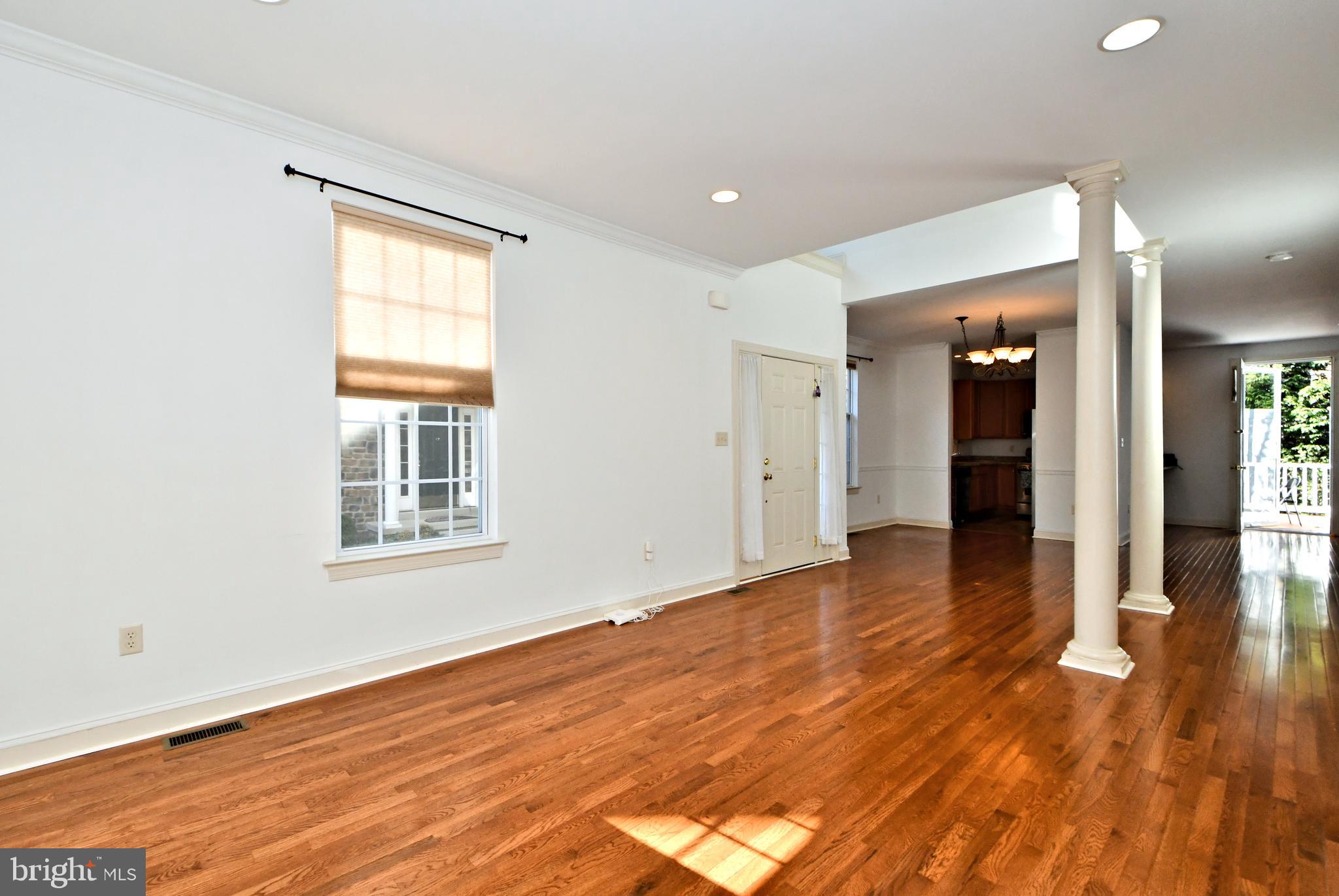 416 Oxford Ln