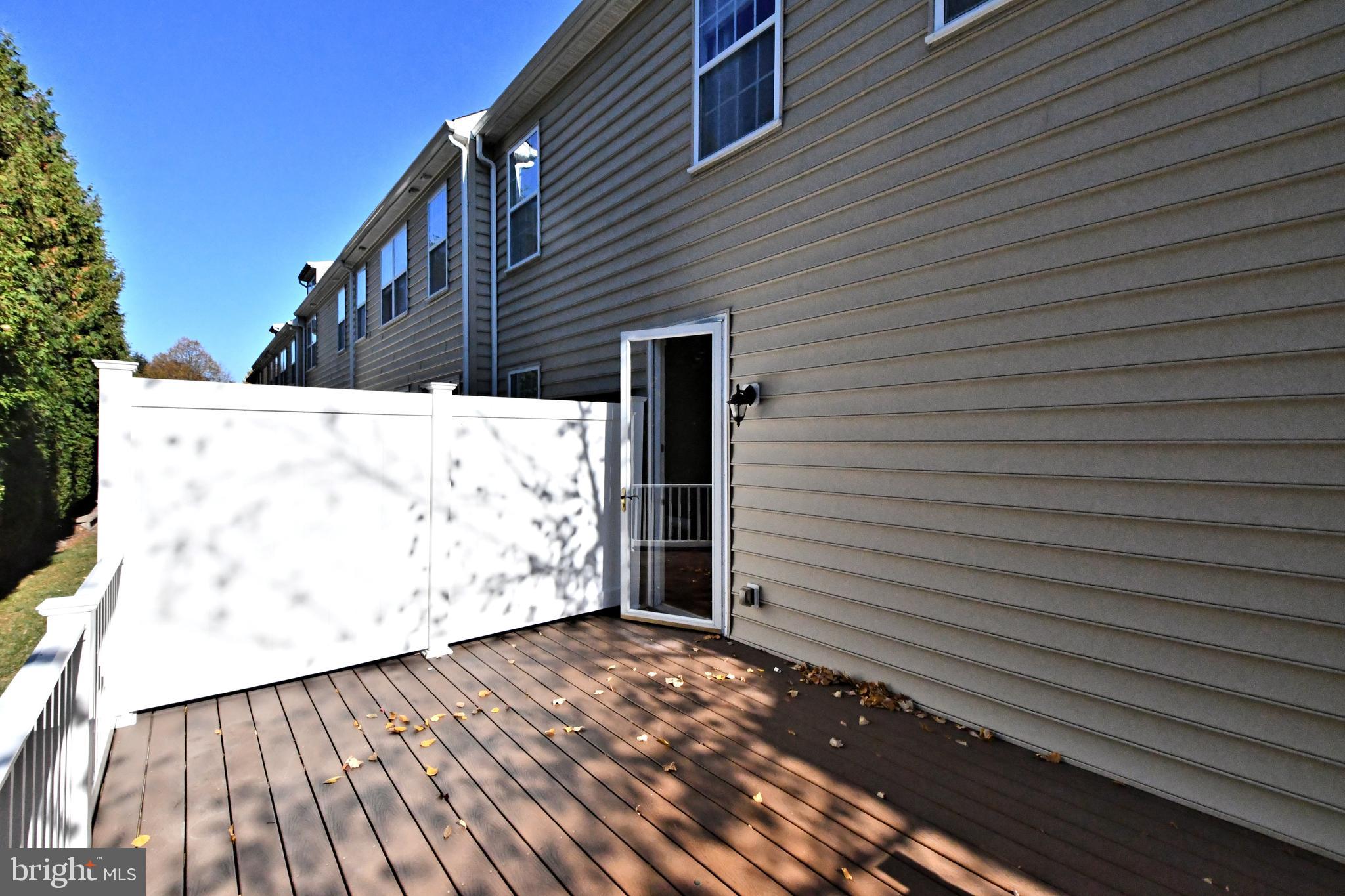 416 Oxford Ln