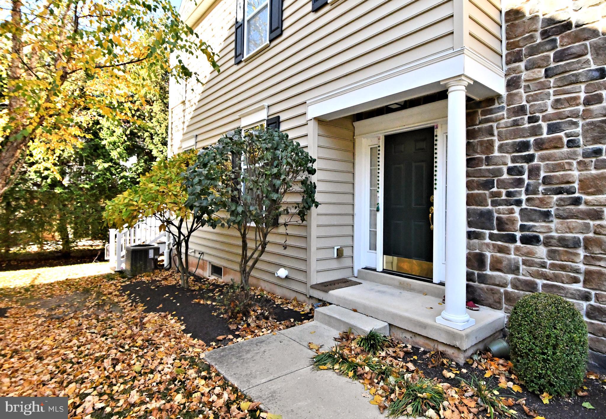 416 Oxford Ln
