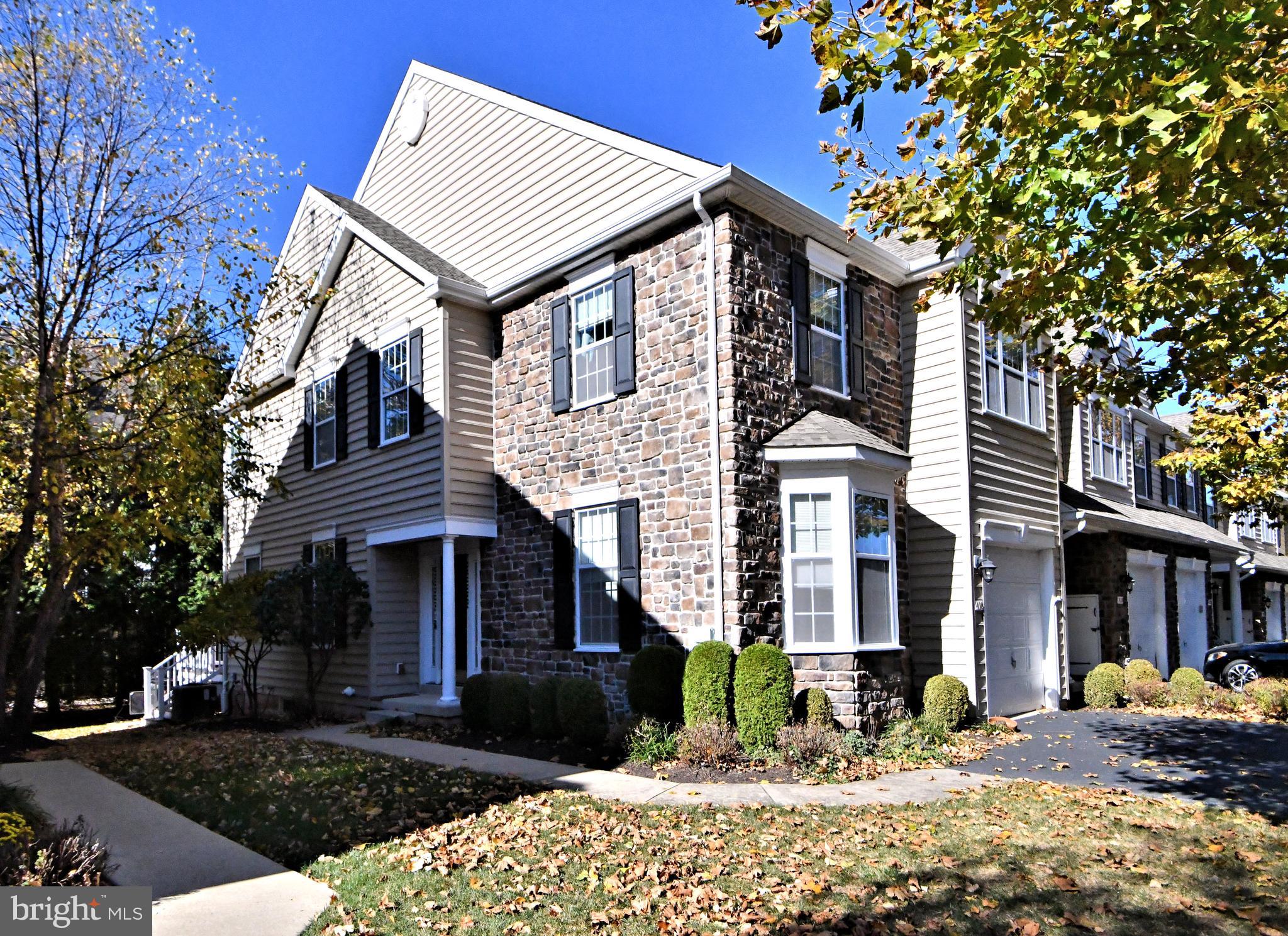 416 Oxford Ln