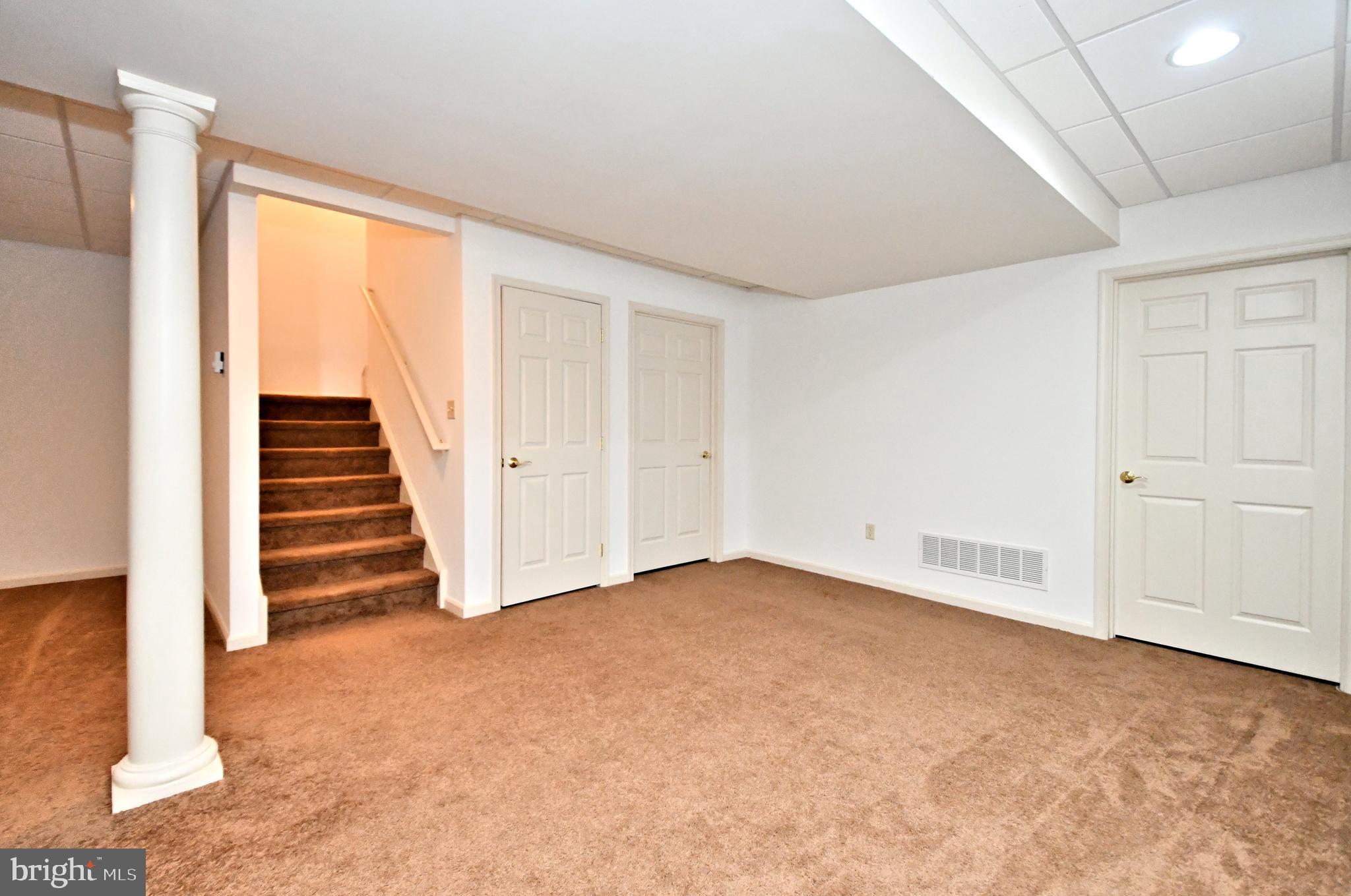 416 Oxford Ln