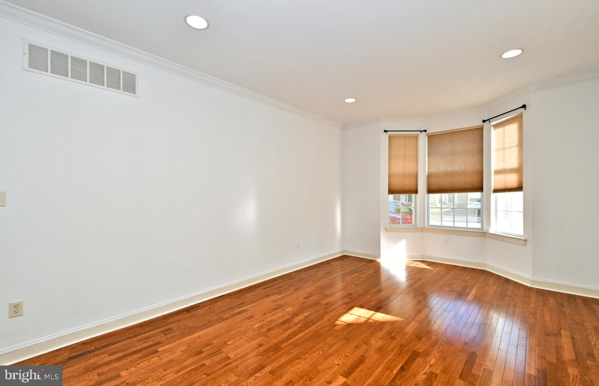 416 Oxford Ln