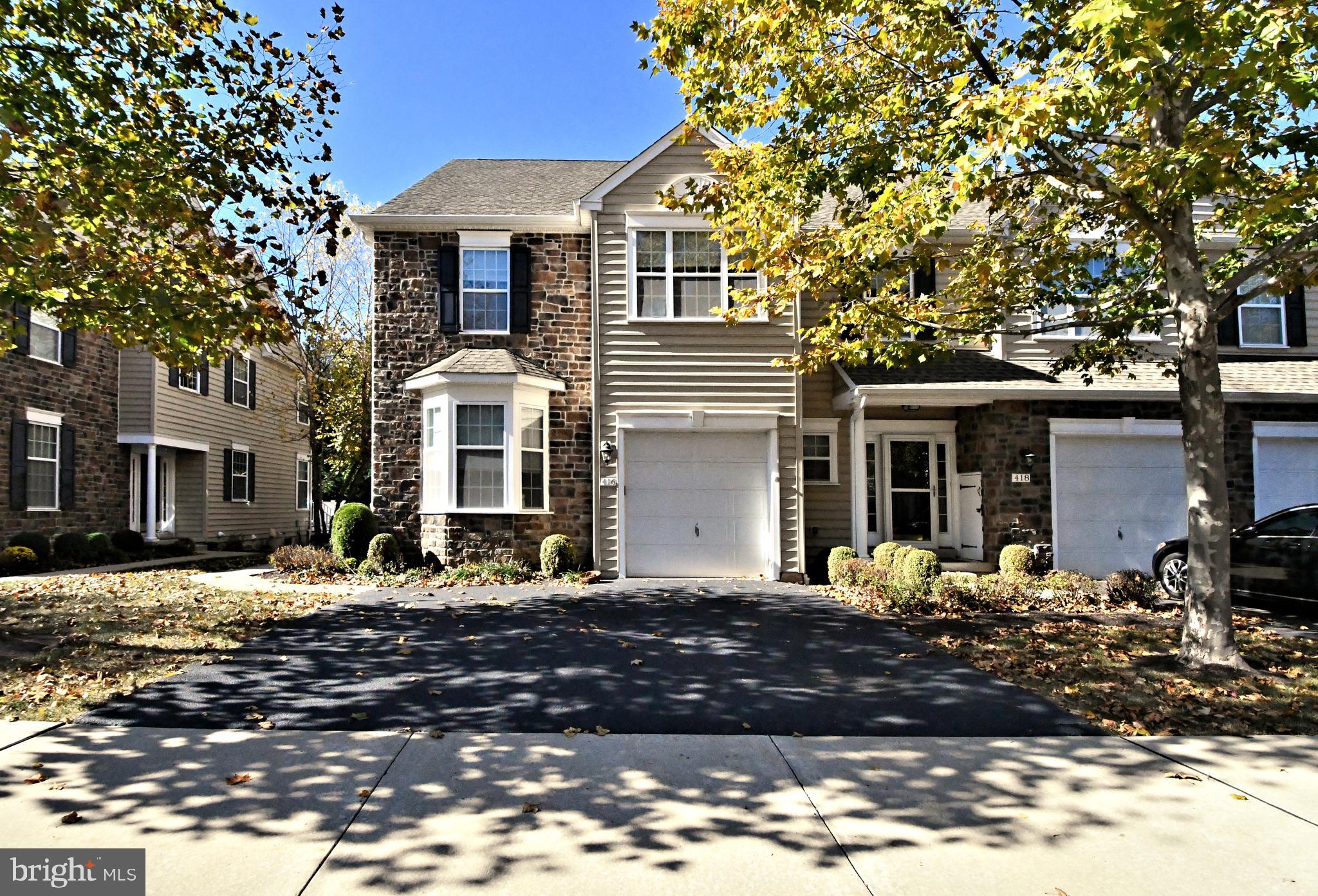 416 Oxford Ln