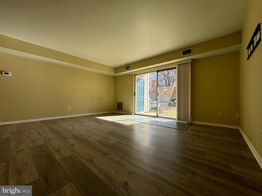 309 HOPKINS CT