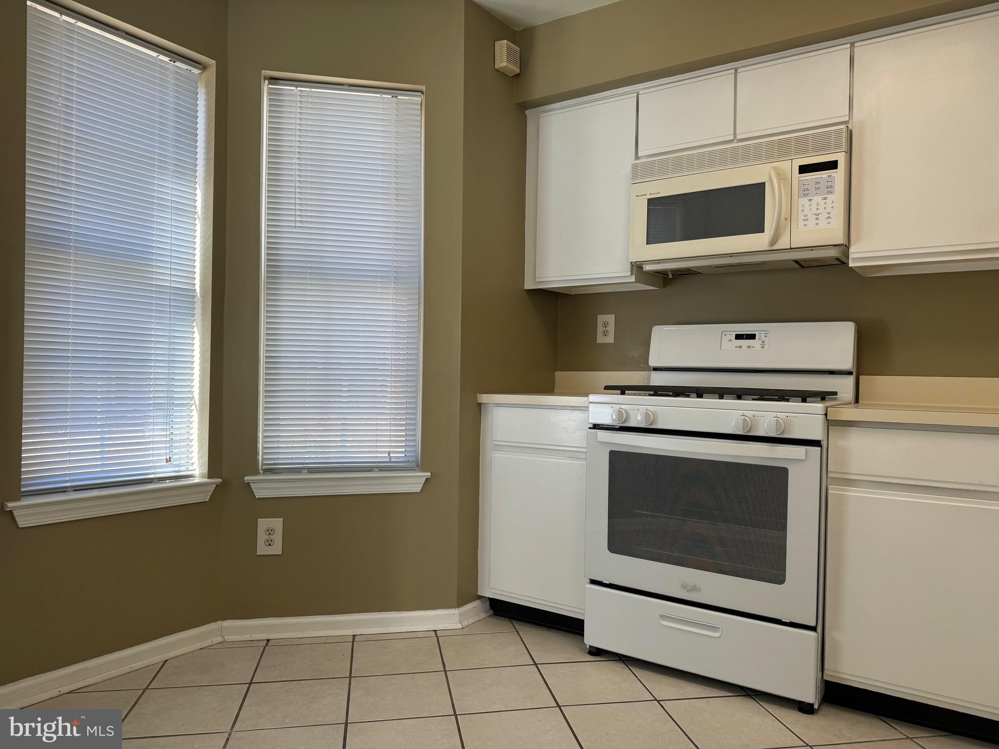 309 HOPKINS CT