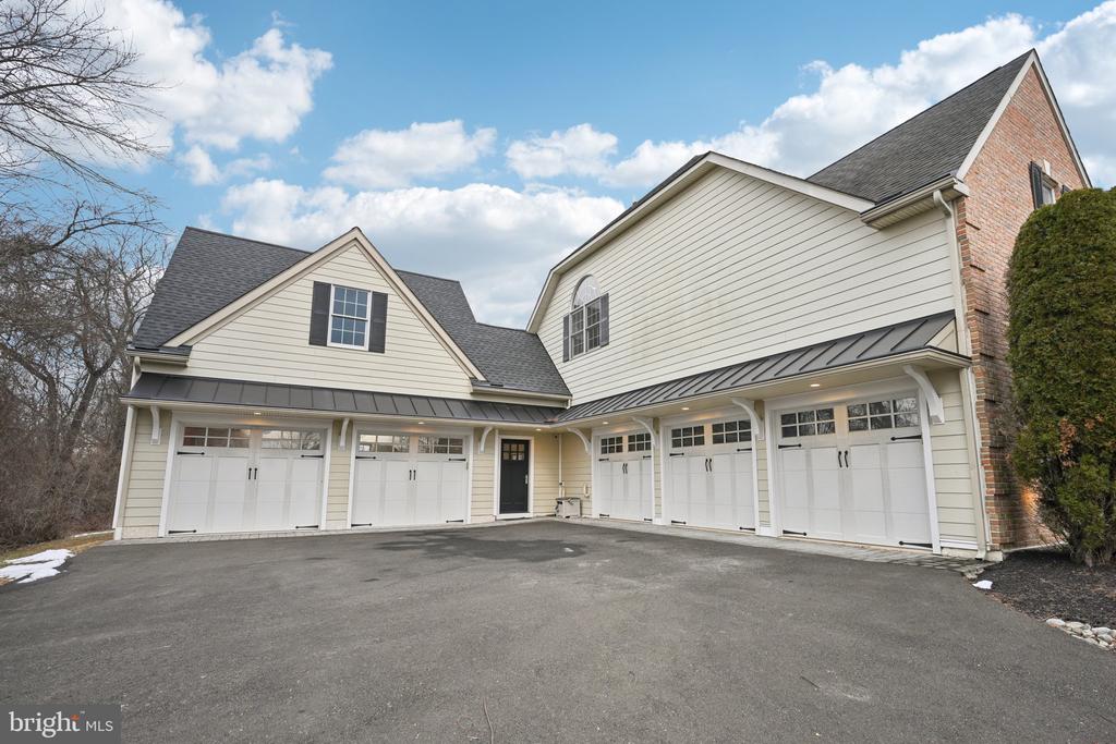 605 Edwin Ln