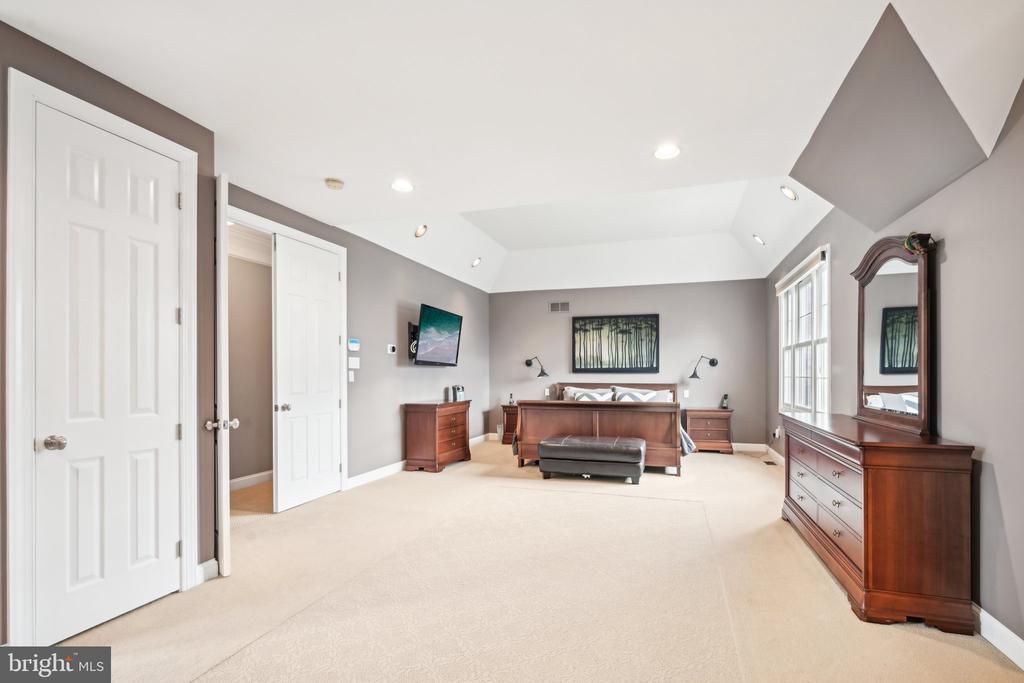 605 Edwin Ln