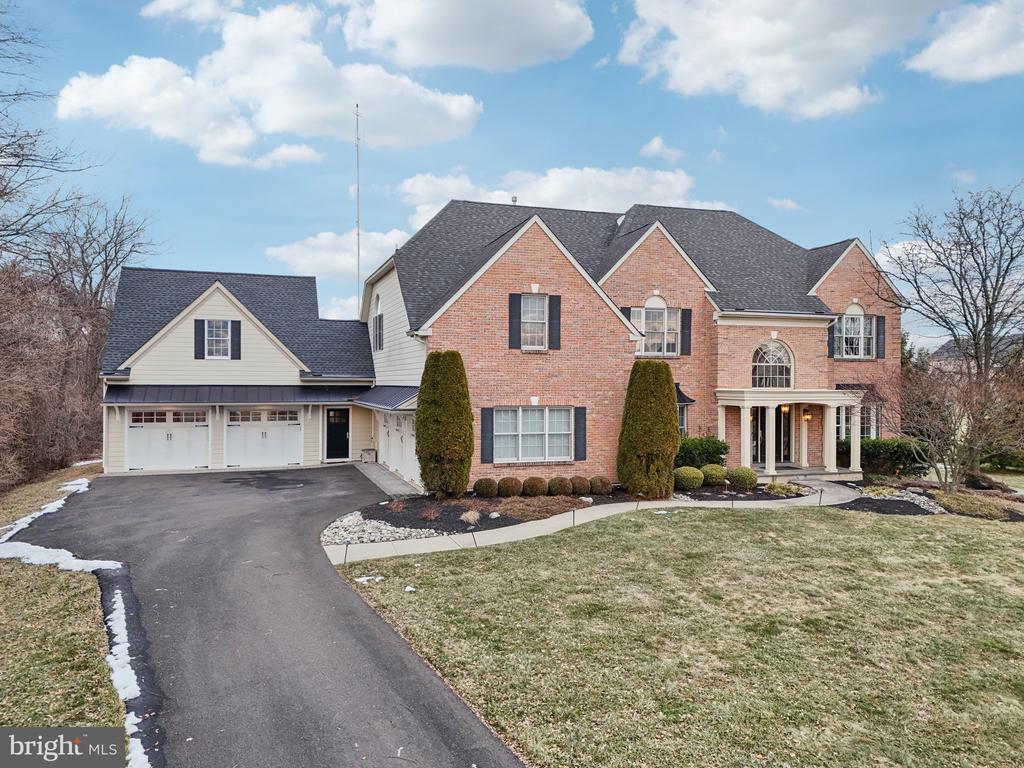605 Edwin Ln