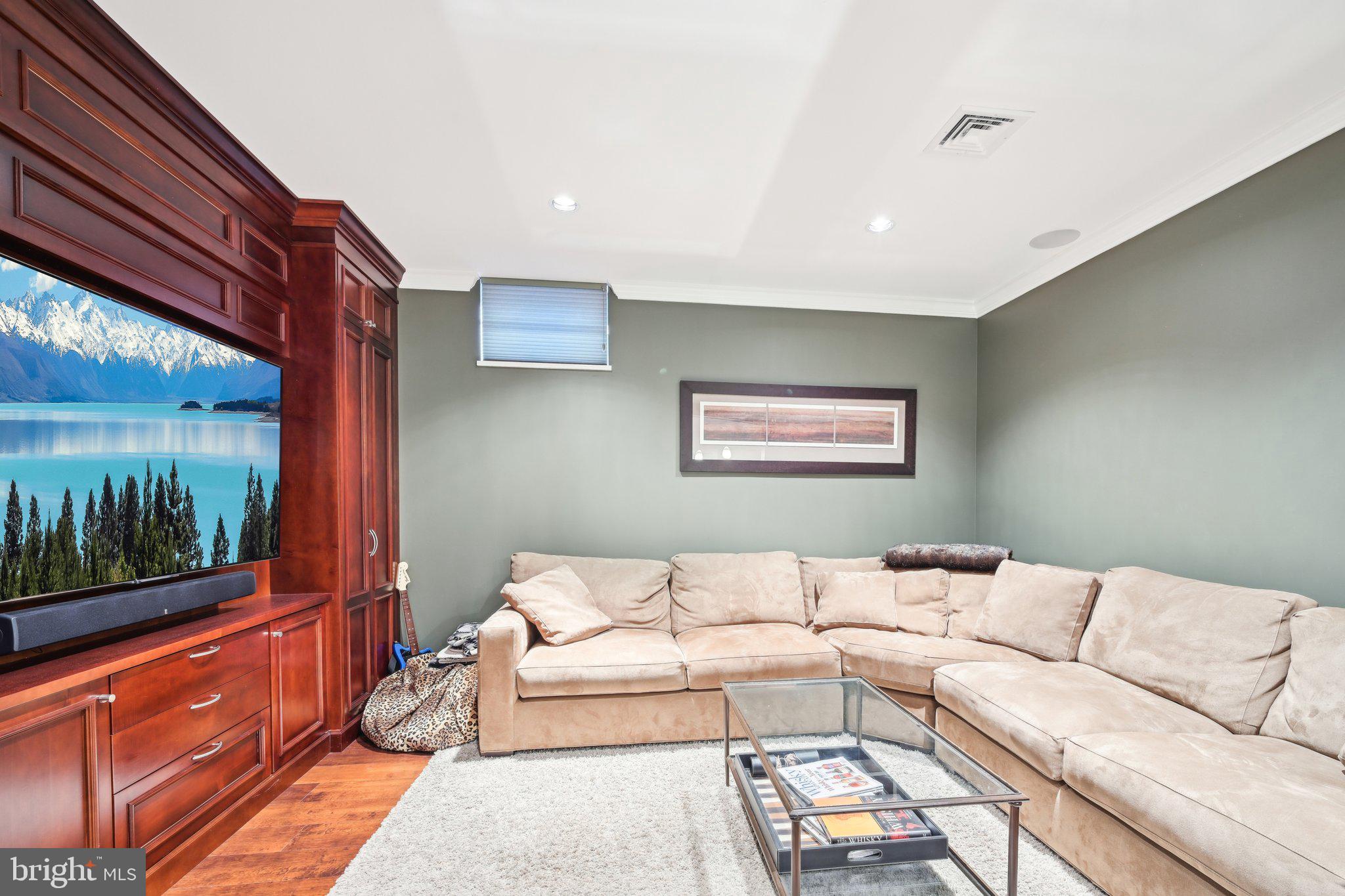 605 Edwin Ln