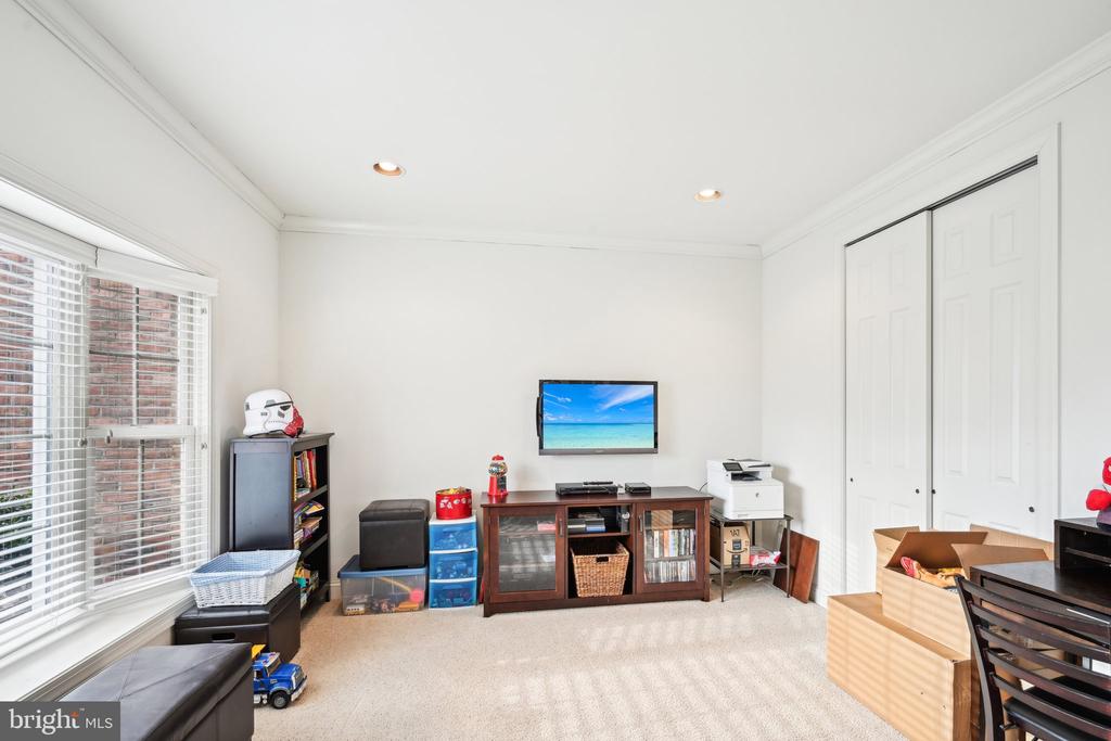 605 Edwin Ln