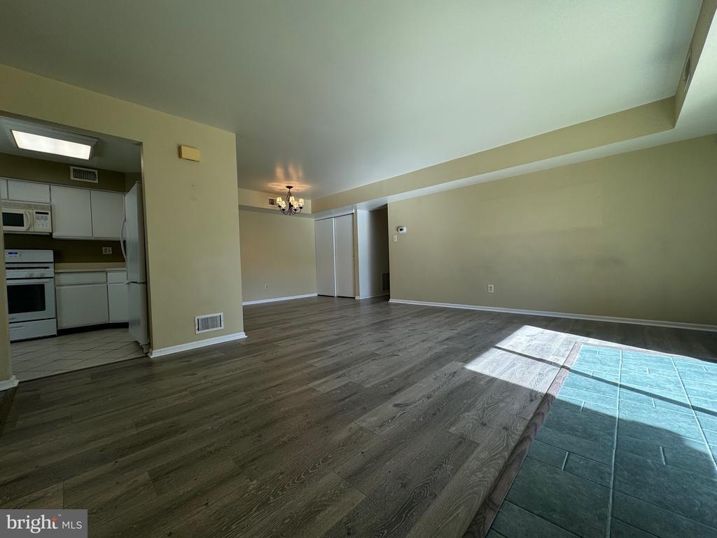 309 HOPKINS CT