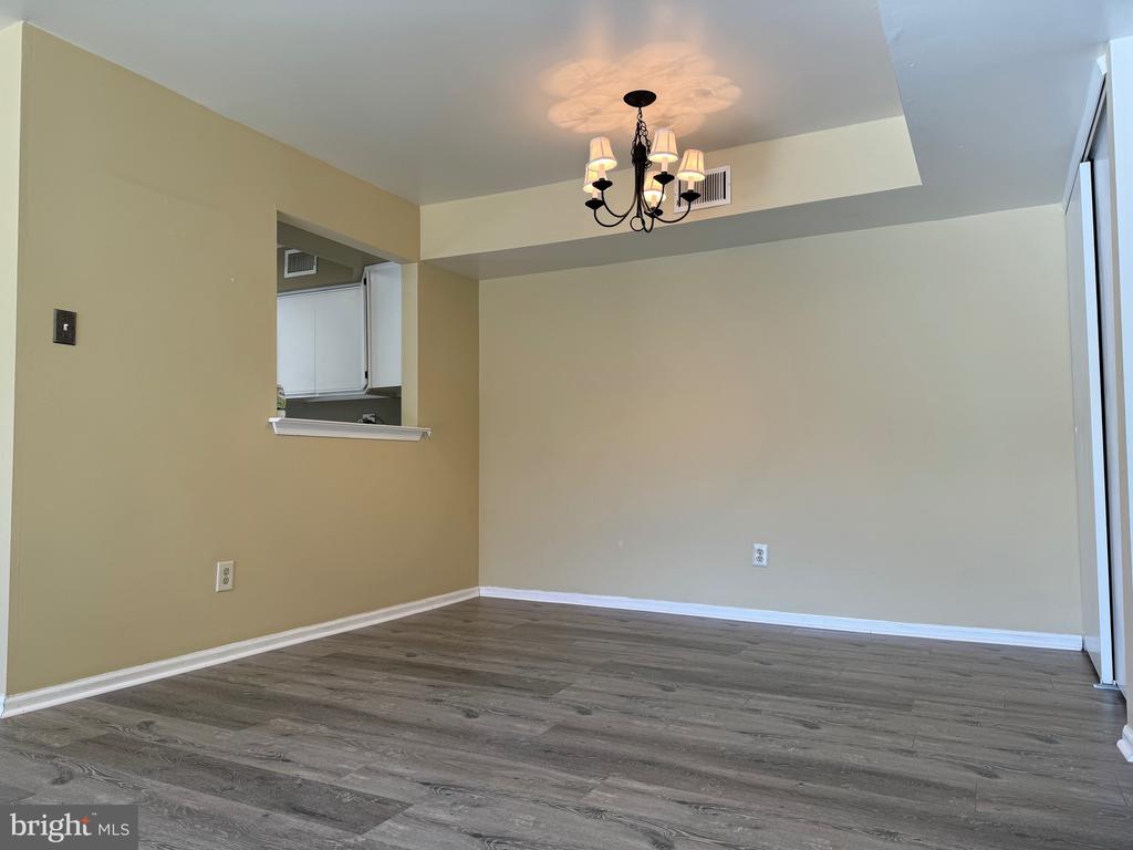 309 HOPKINS CT