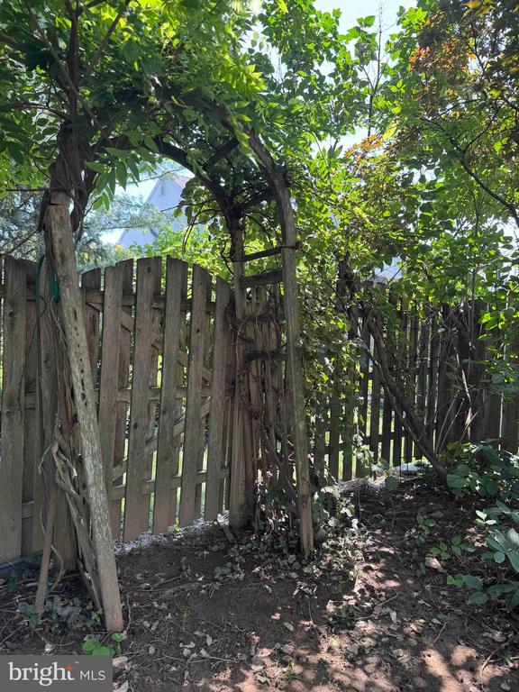 13 MAGNOLIA DR