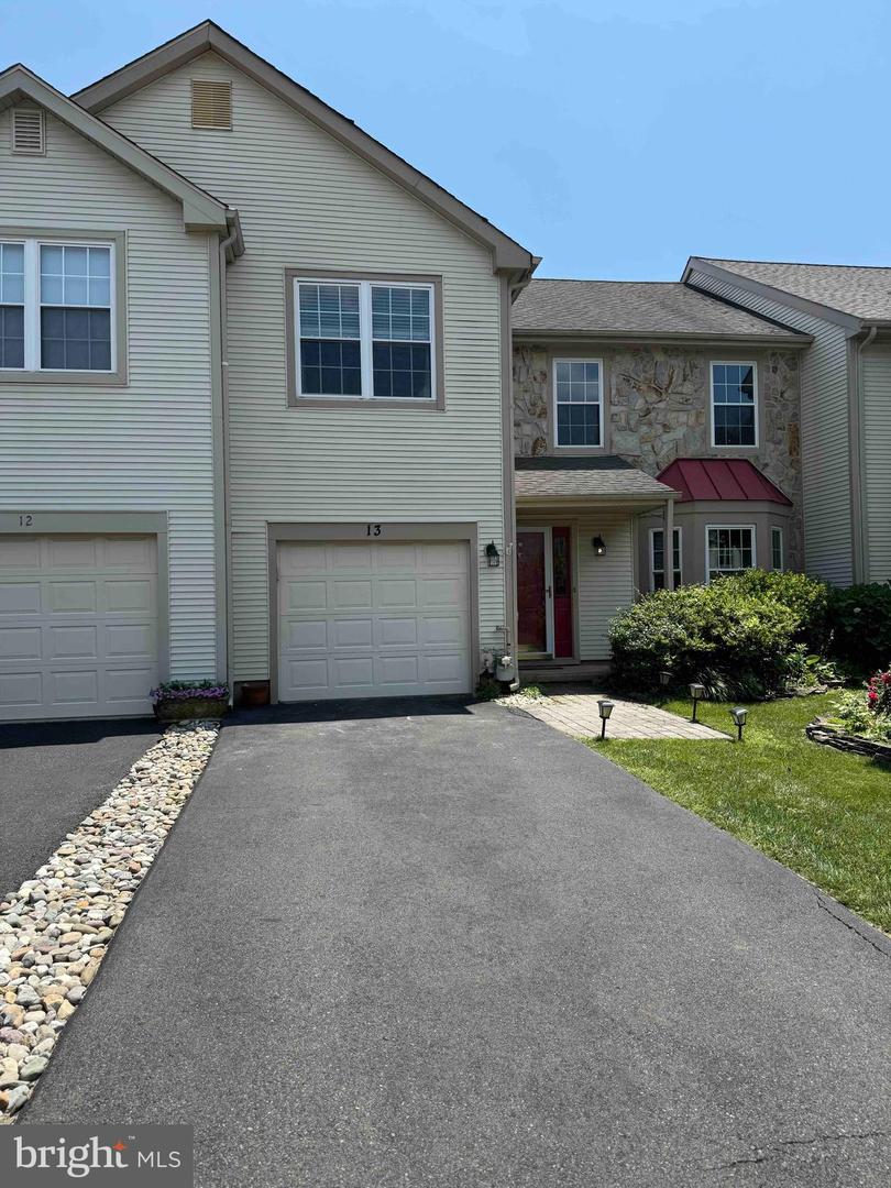 13 MAGNOLIA DR