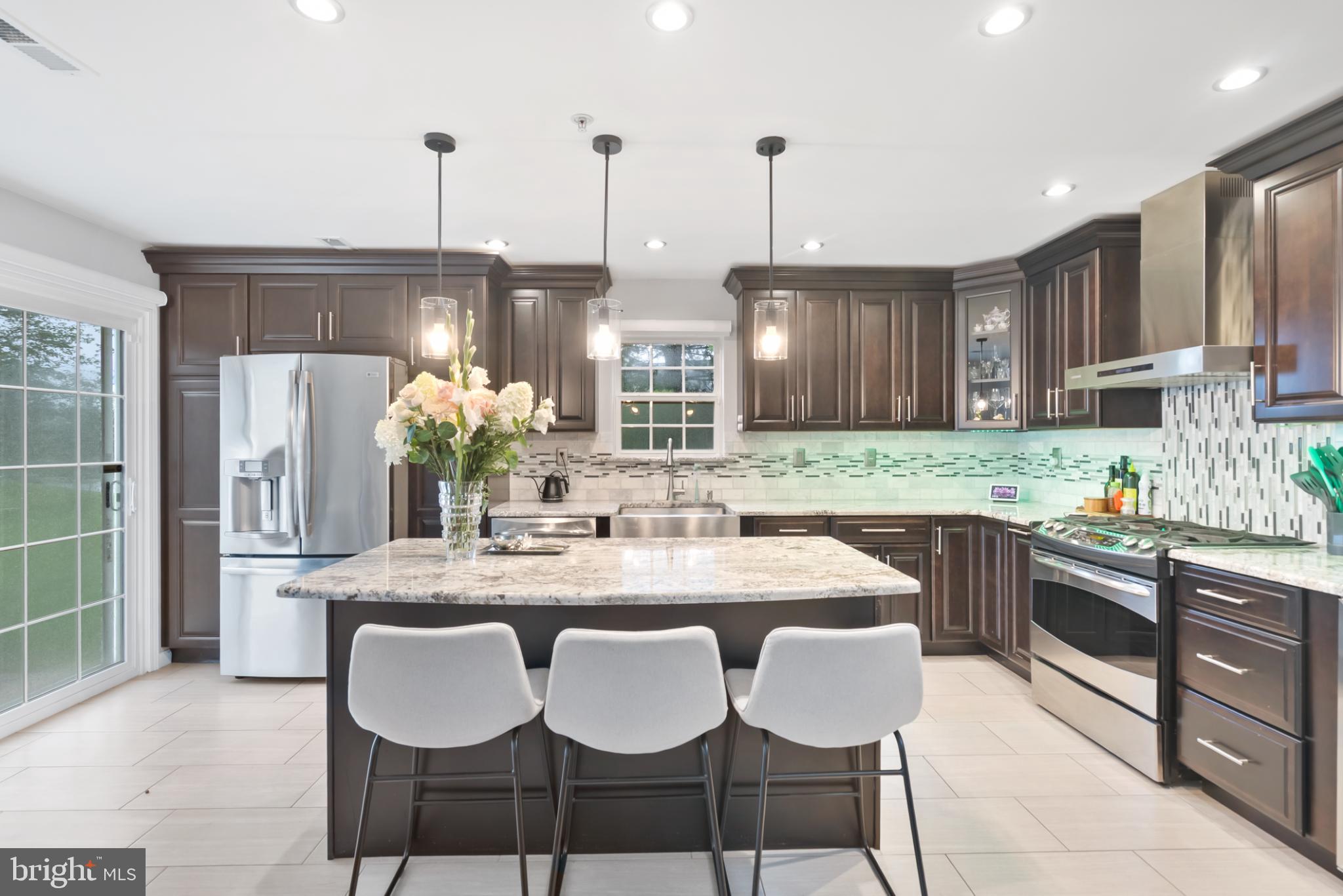 101 Oaktree Ct