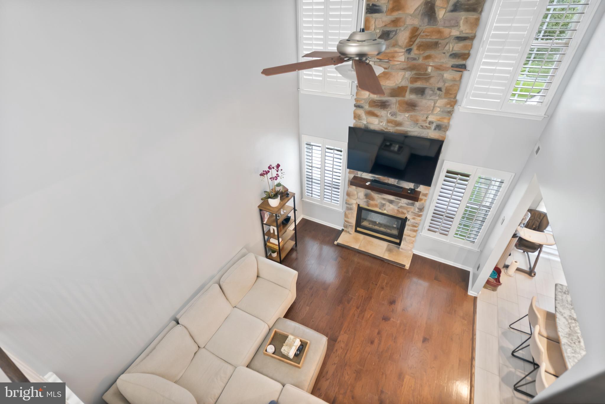 101 Oaktree Ct
