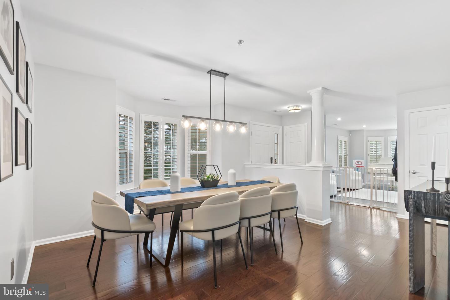101 Oaktree Ct