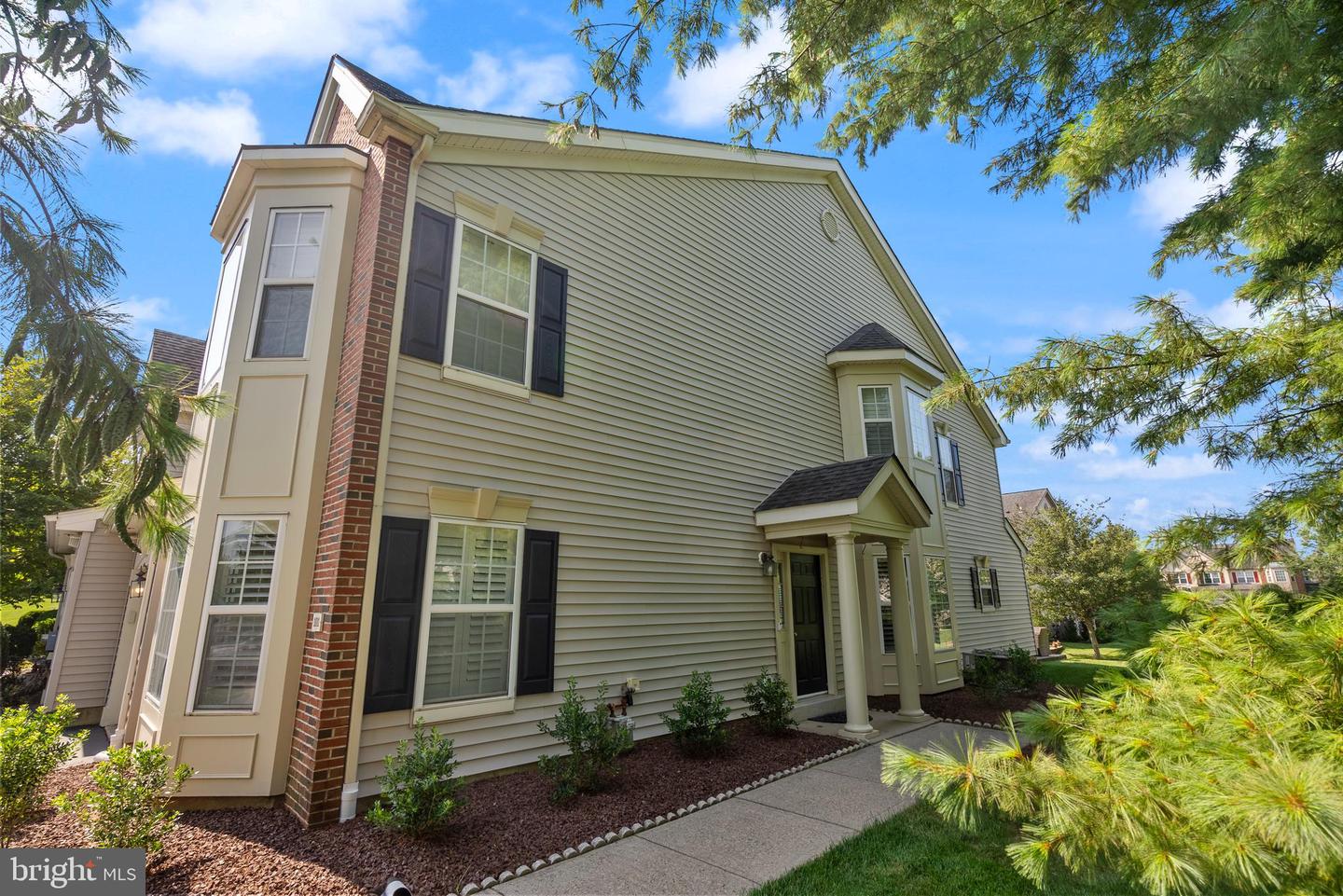 101 Oaktree Ct