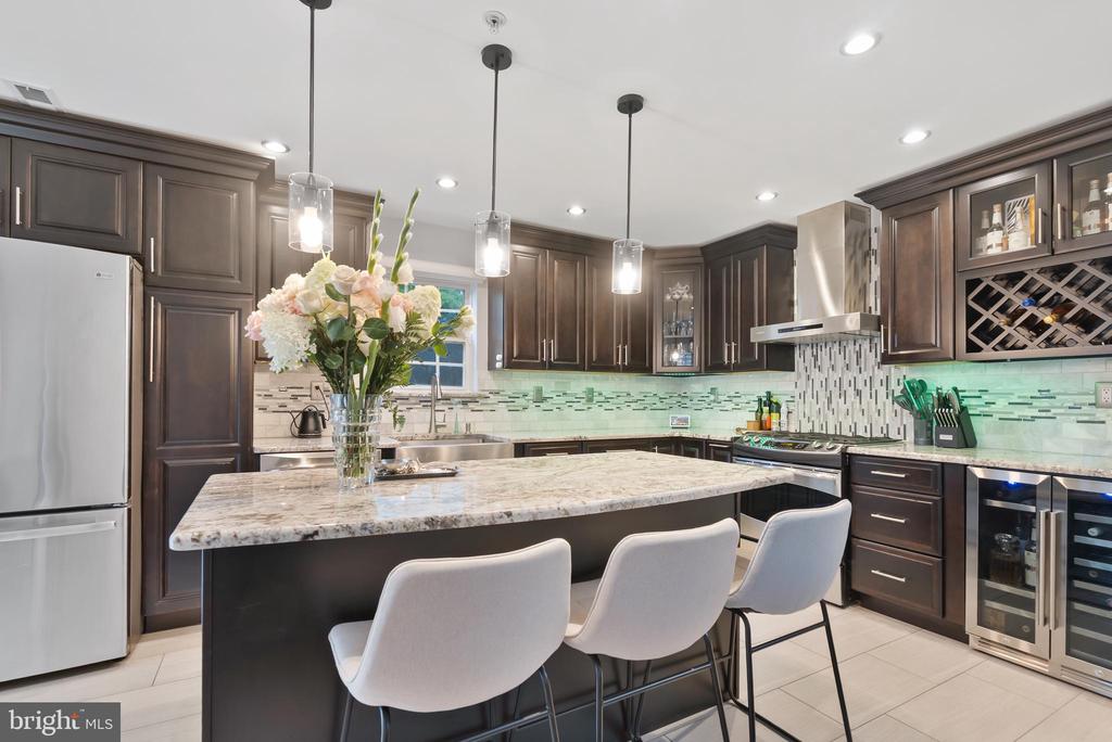 101 Oaktree Ct