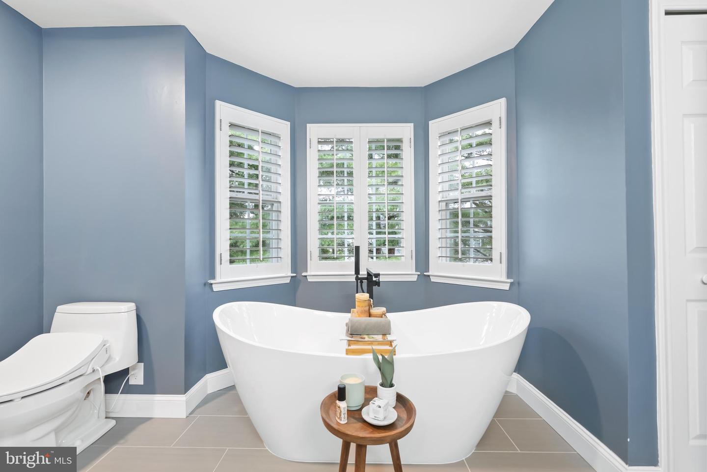 101 Oaktree Ct