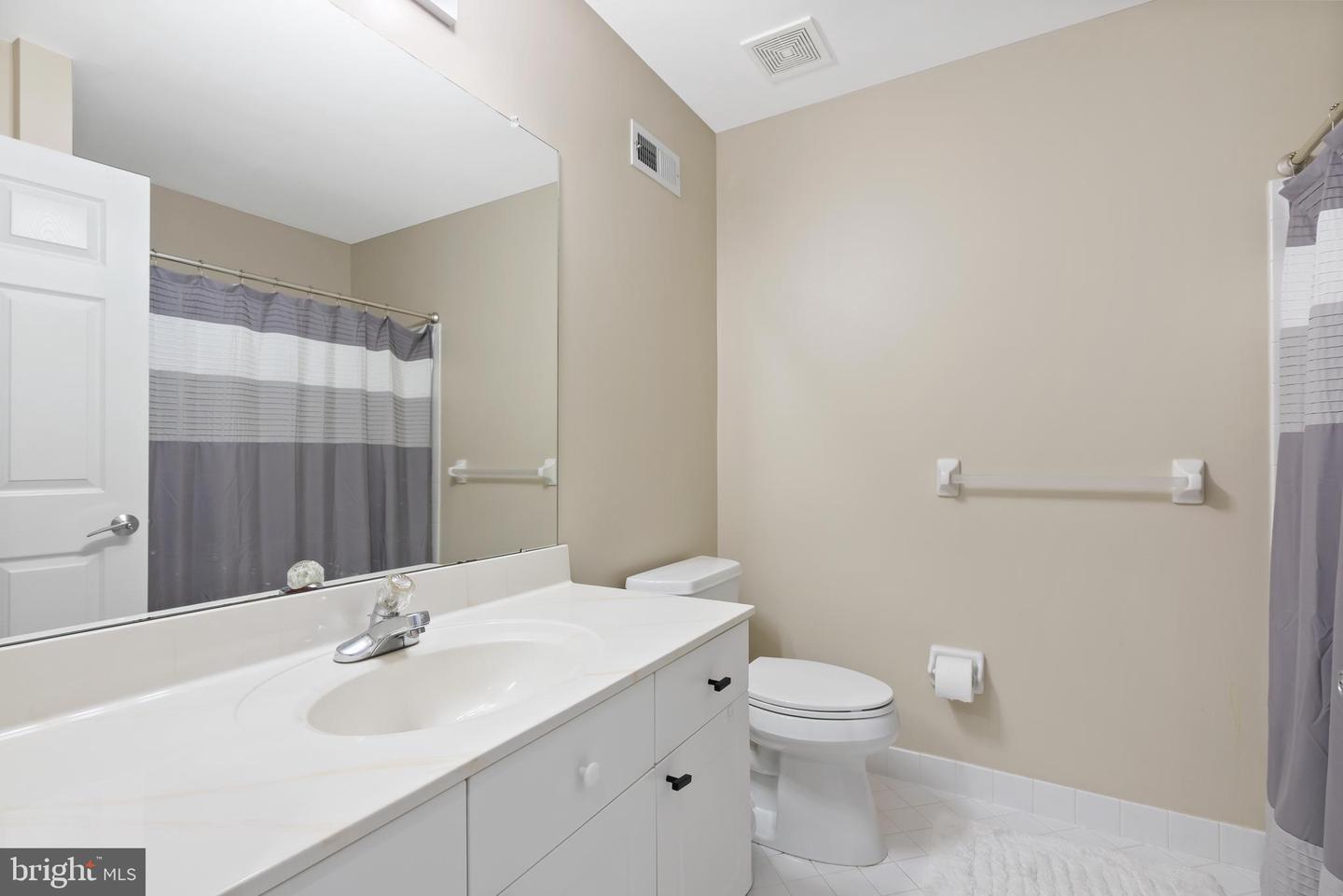 101 Oaktree Ct
