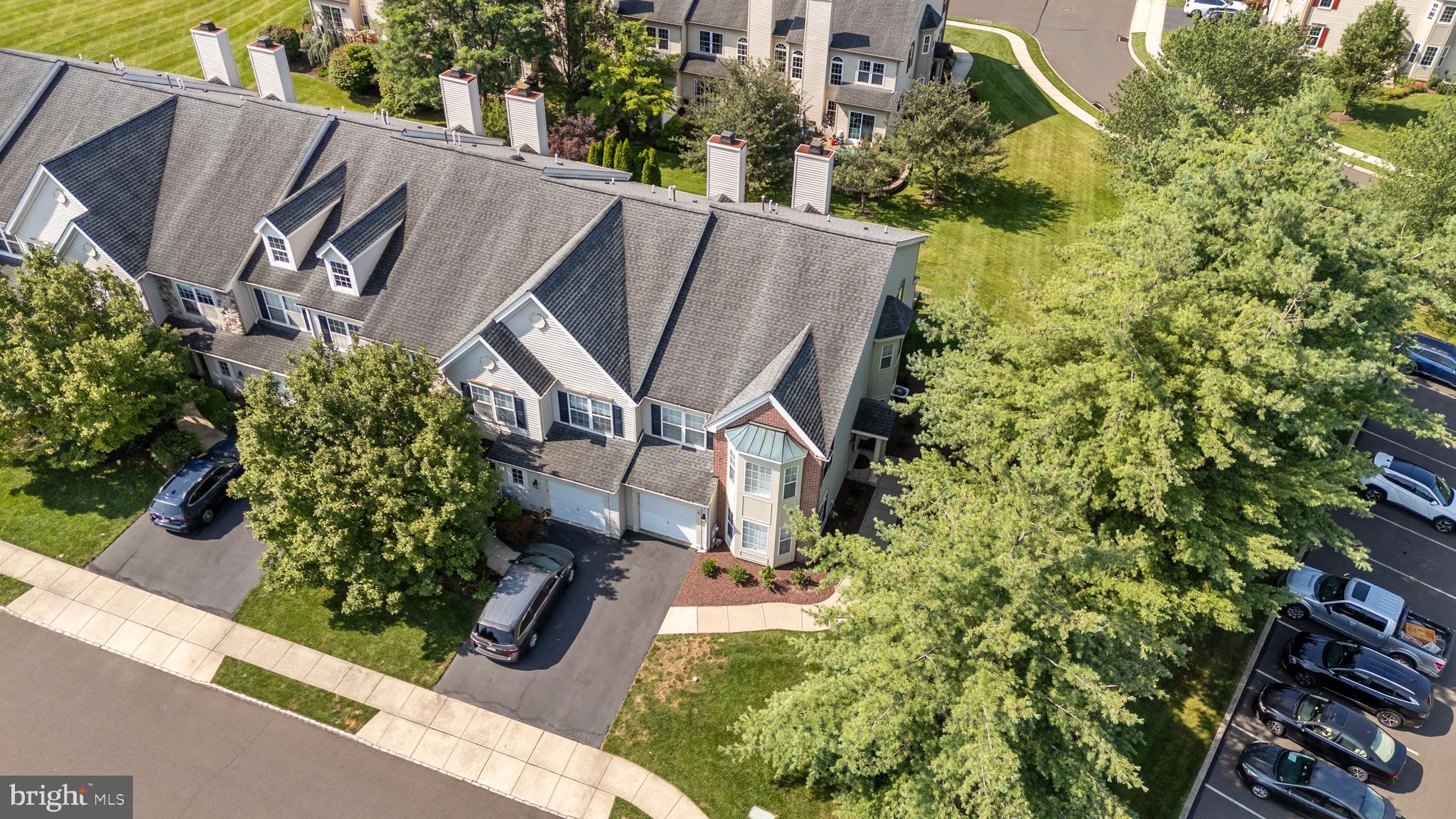 101 Oaktree Ct