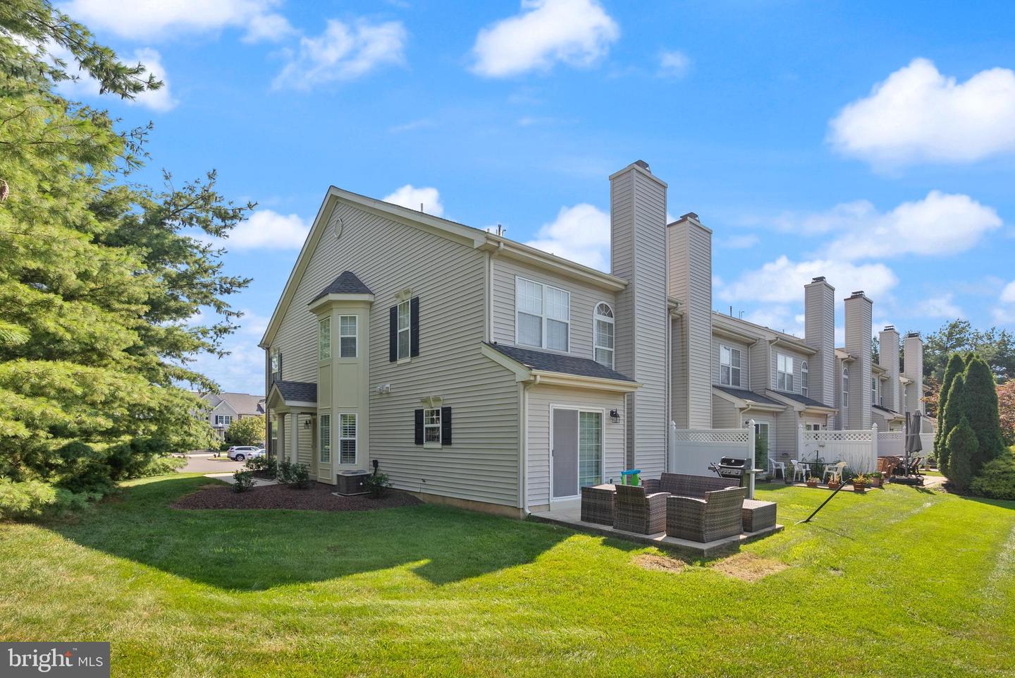 101 Oaktree Ct