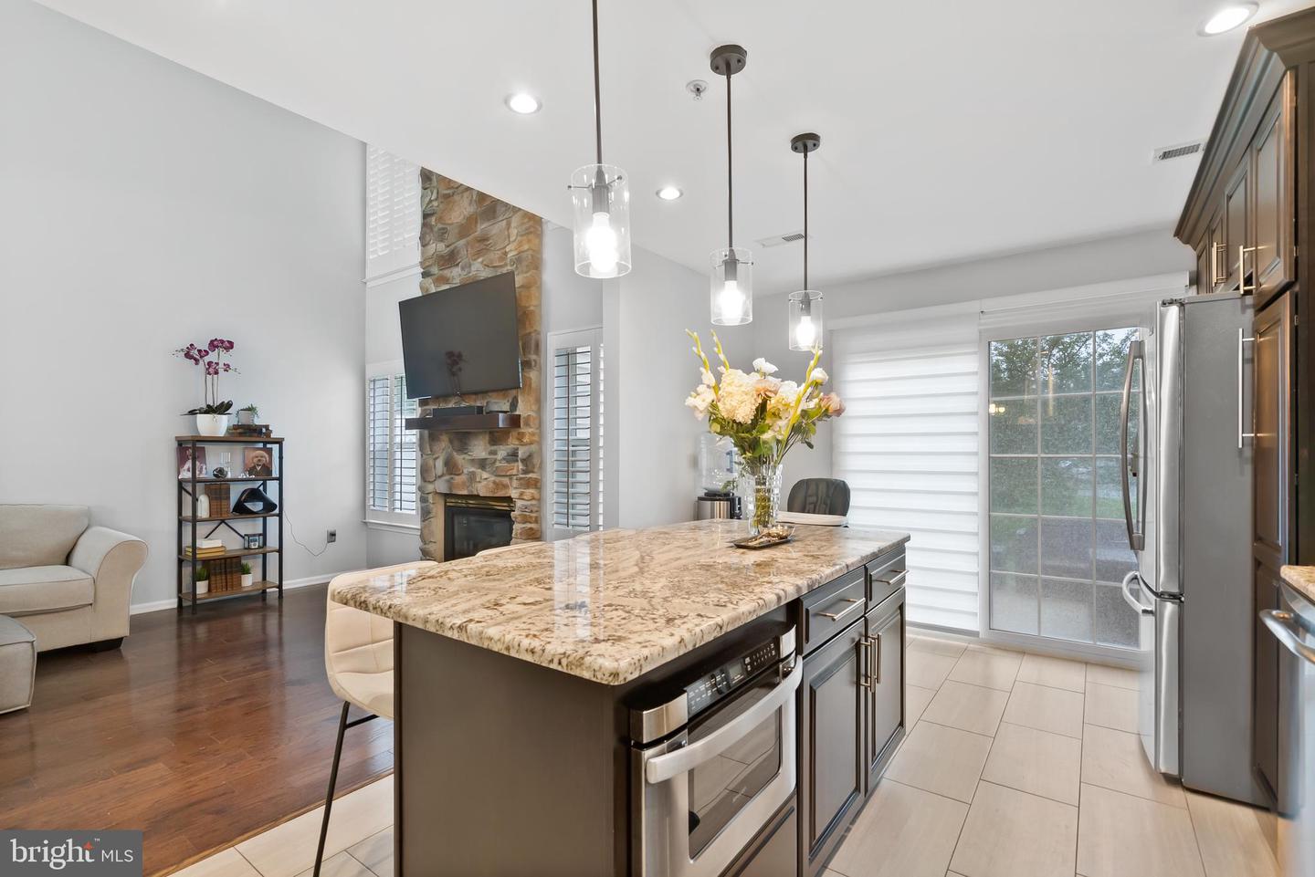 101 Oaktree Ct