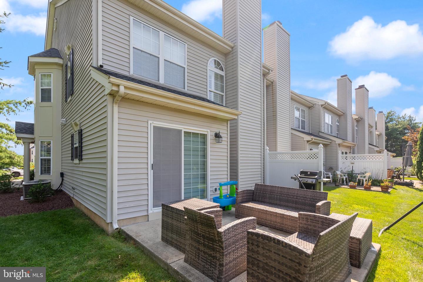 101 Oaktree Ct