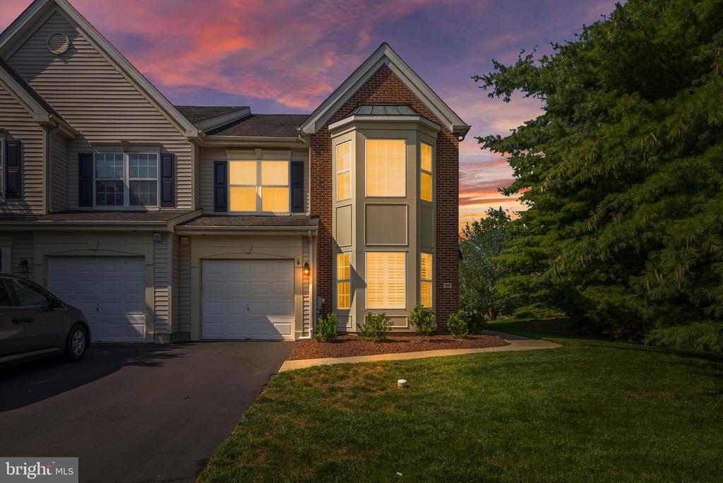 101 Oaktree Ct