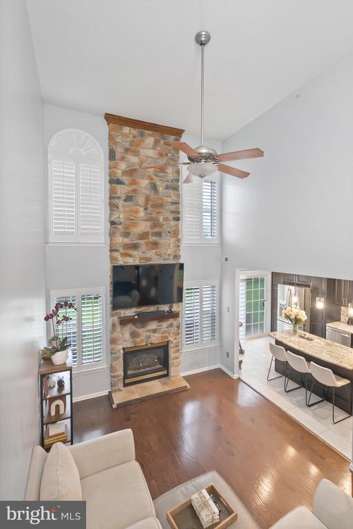 101 Oaktree Ct