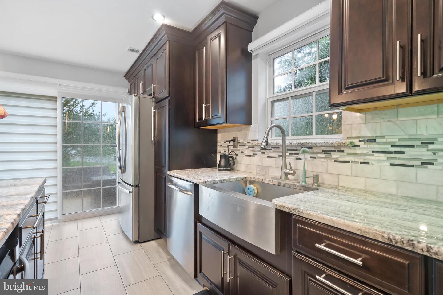 101 Oaktree Ct